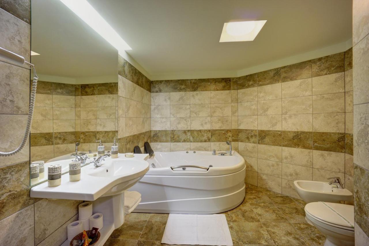 Hotel Ciucas Baile Tusnad Bagian luar foto